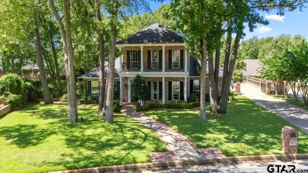 6805 Hollytree Circle, Tyler, TX 75703