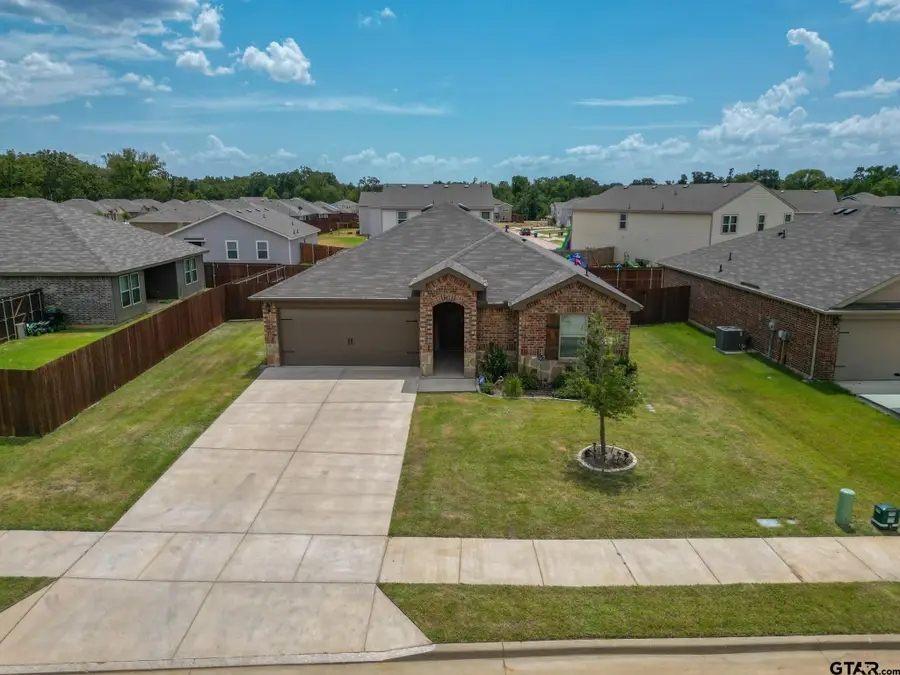 604 N Riveroaks Ln, Chandler, TX 75758 - #2