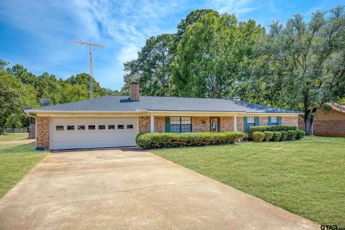 202 W Clover Lane, Palestine, TX 75803 - #1