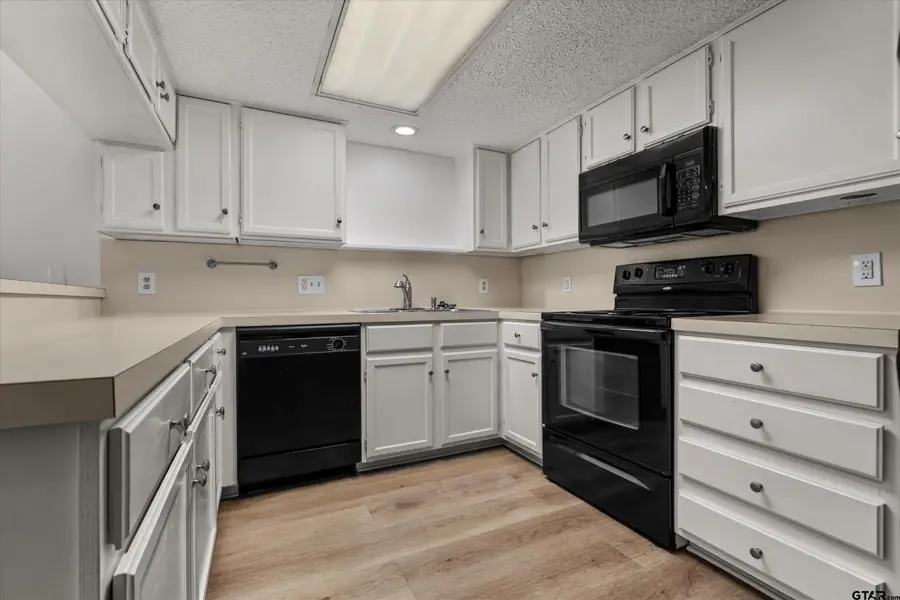 2404 Villa Ct, Tyler, TX 75703 - #3