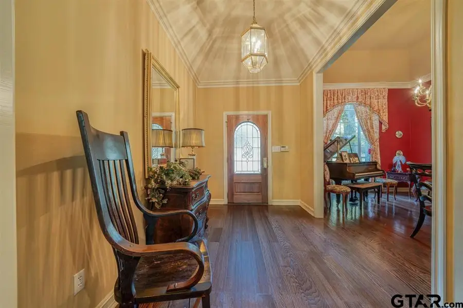 402 Moccasin, Kilgore, TX 75662 - #3