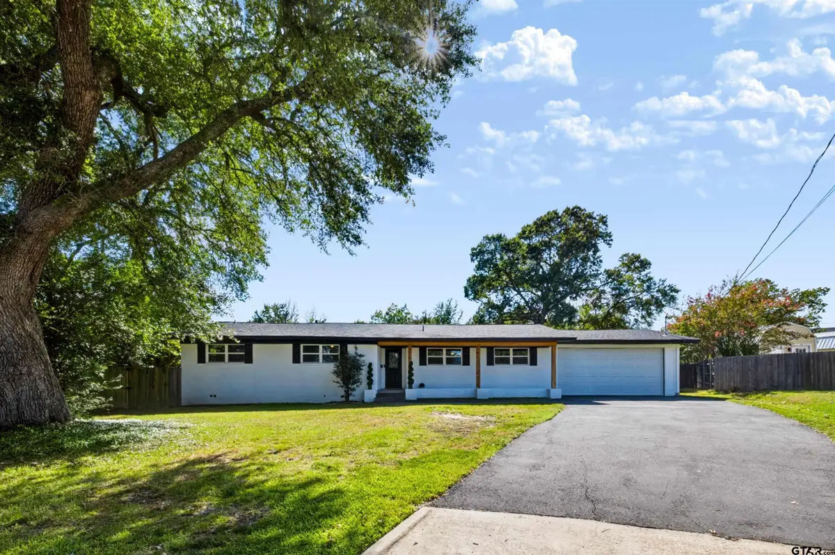 3211 Fernwood Dr, Tyler, TX 75701 - #1