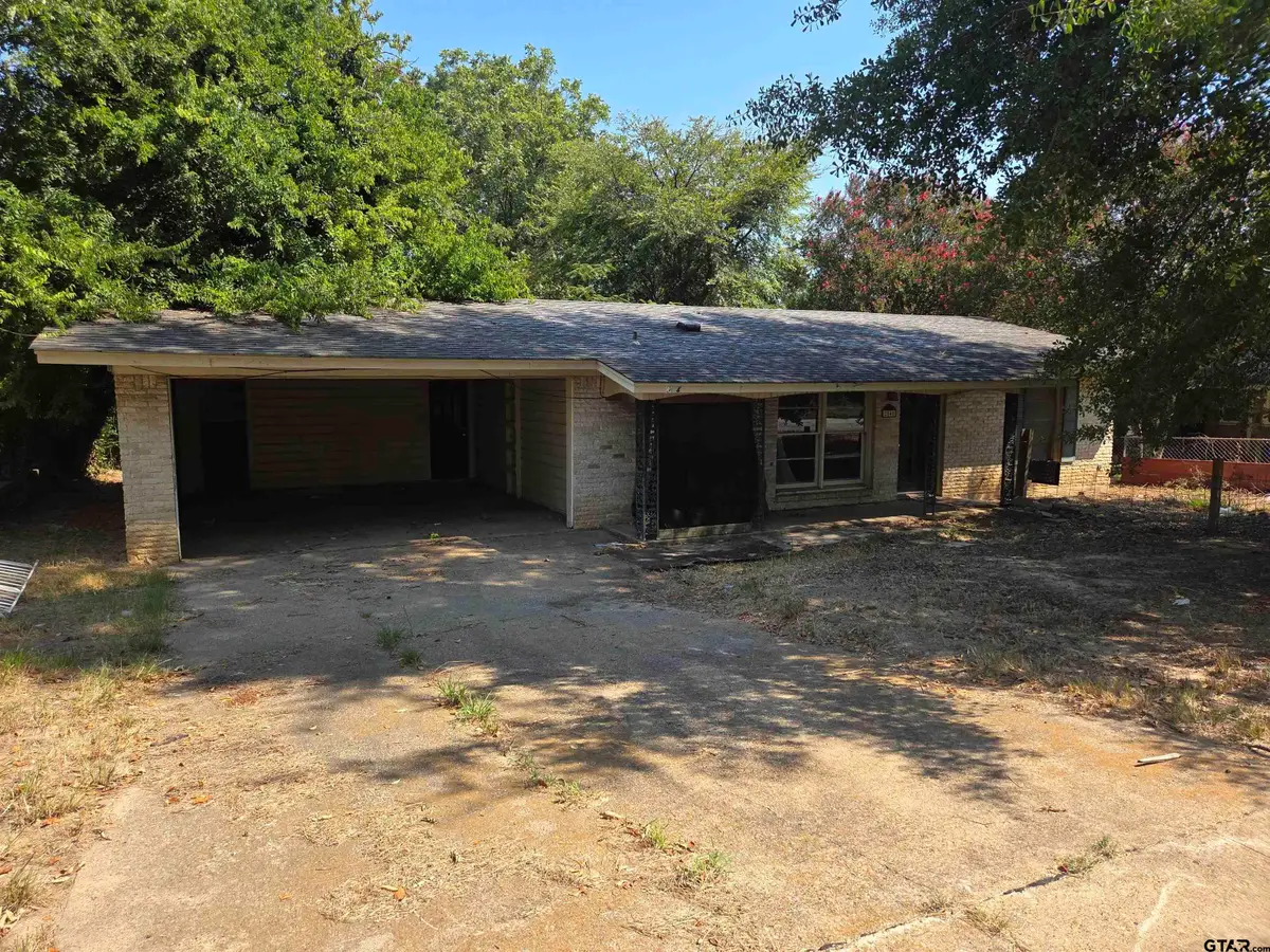 2848 Amy Ln, Tyler, TX 75701 - #1