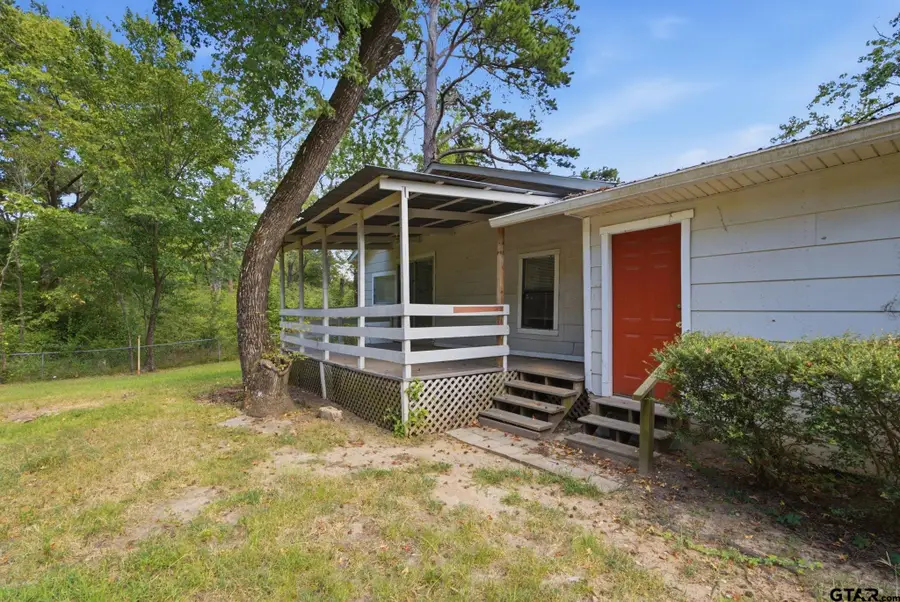 2802 Calloway Rd., Tyler, TX 75707 - #3