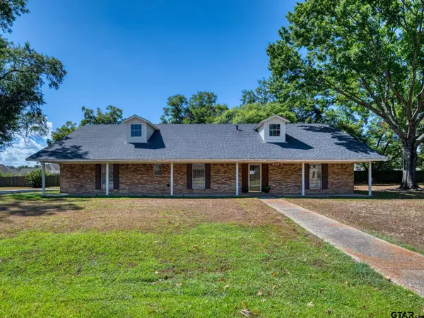 514 Charmwood Dr, Chandler, TX 75758