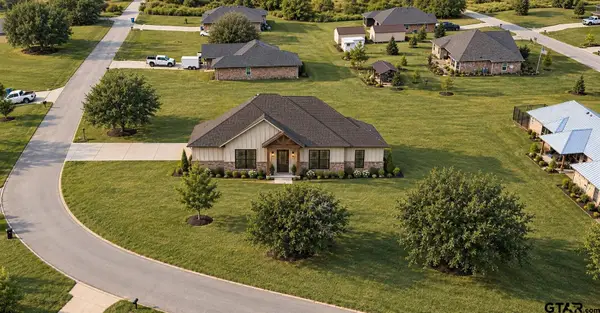 11825 Meadow Creek Dr, Brownsboro, TX 75756