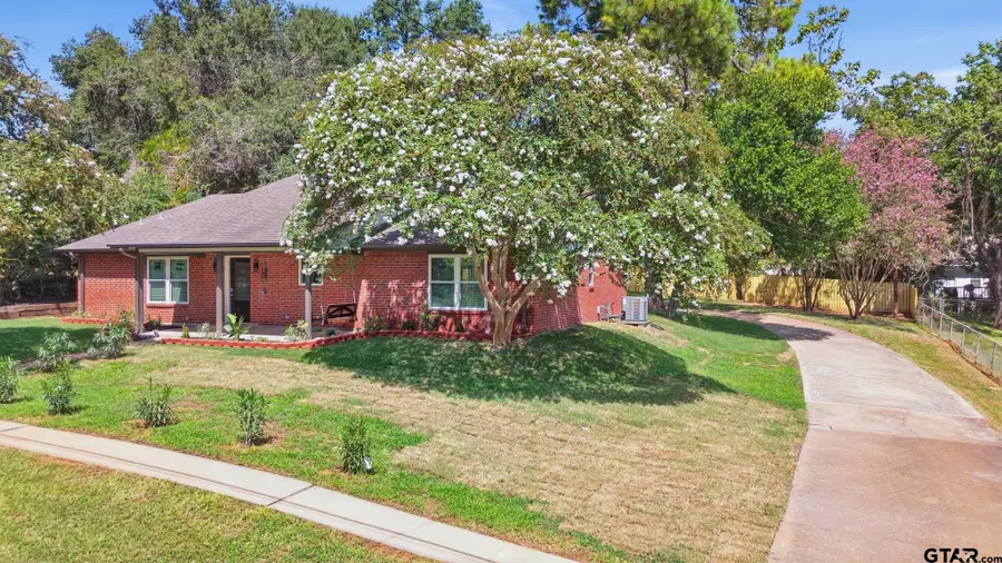 119 Stephanie Dr, Palestine, TX 75803 - #2