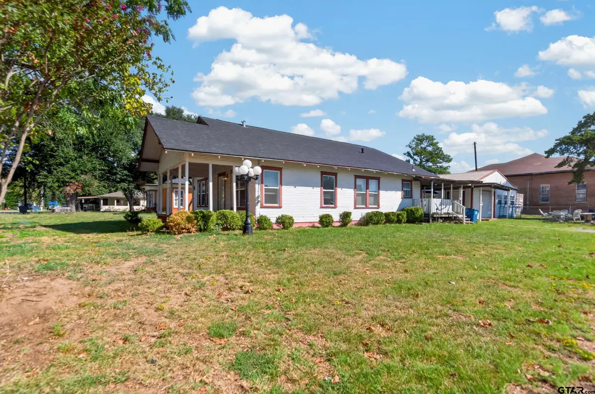 201 N Henry Street, Lindale, TX 75771 - #1