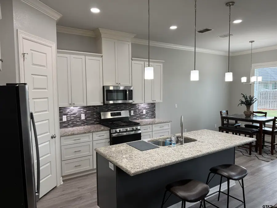 1702 Forestdale Blvd., Whitehouse, TX 75791 - #2