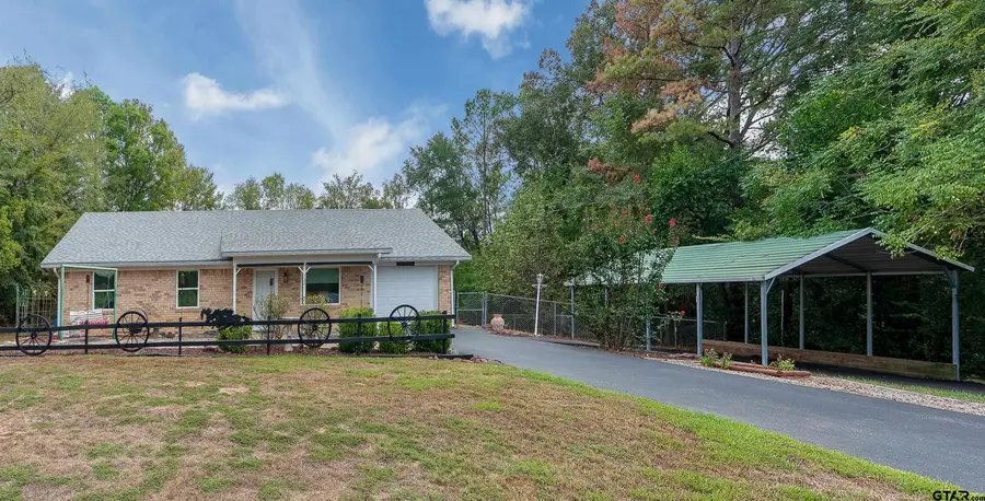 152 N Timberlane Rd, Gladewater, TX 75647 - #2