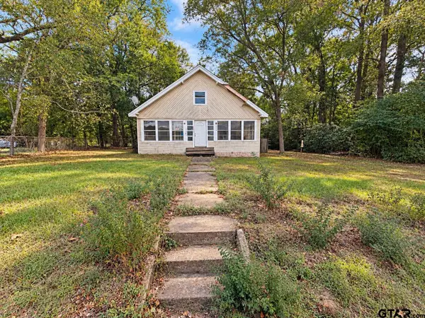 2412 E Houston St, Marshall, TX 75672