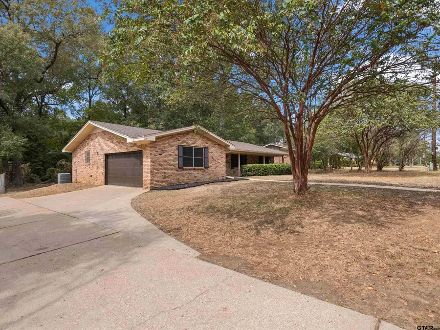 411 N Glencrest, White Oak, TX 75693 - #2