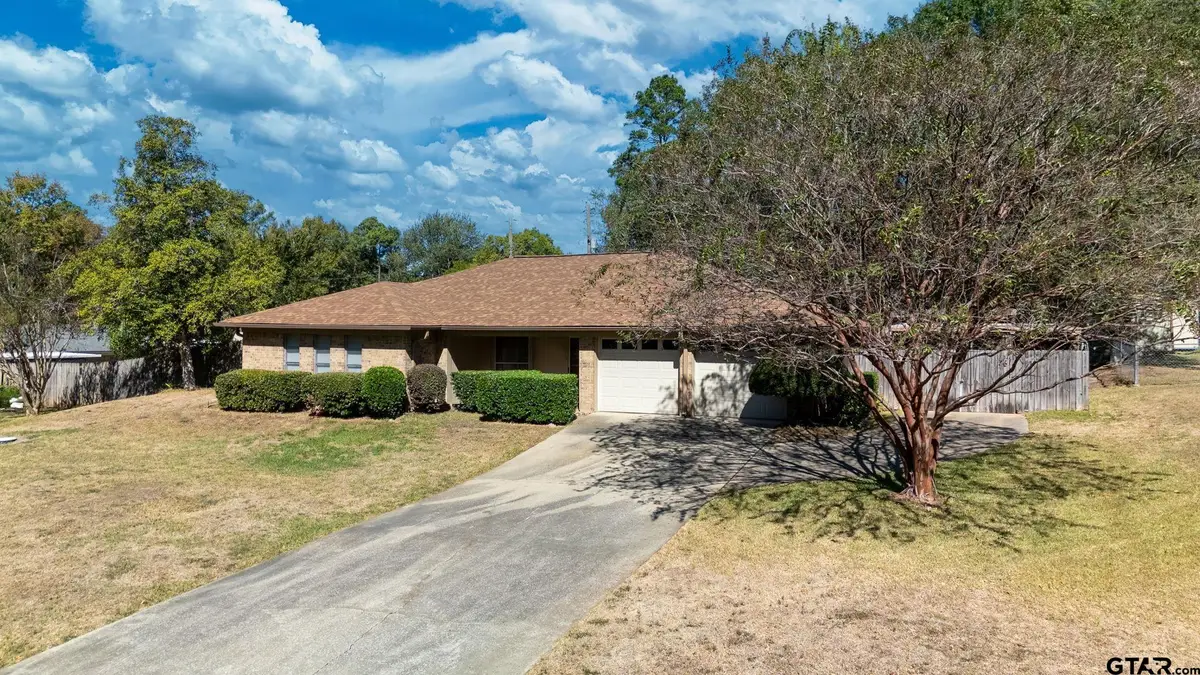 115 Woodland Trl, Gladewater, TX 75647 - #1