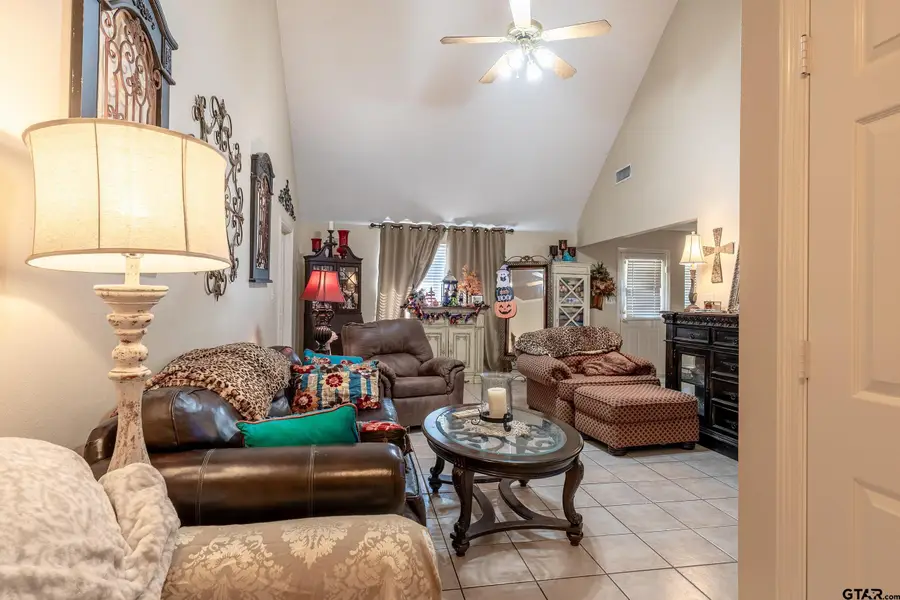 407 Fourth St. Unit 327 & 329, Chandler, TX 75758 - #2