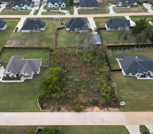 14564 Woodland Creek Dr, Lindale, TX 75771