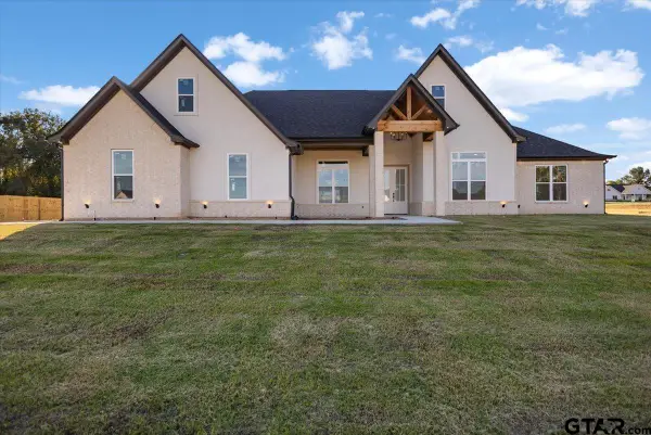 17049 Woodcrest Cir, Lindale, TX 75771