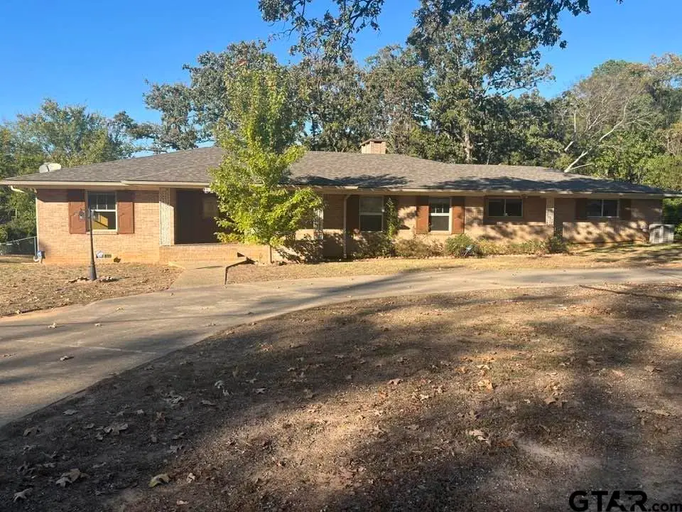 1398 W Gay Avenue, Gladewater, TX 75647 - #1