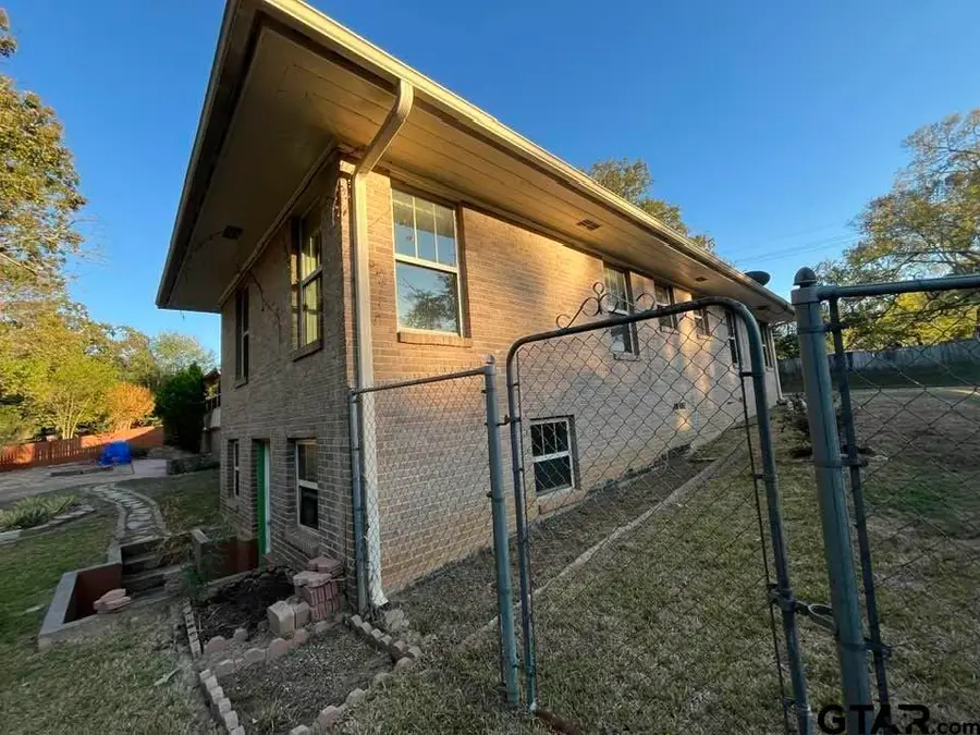 1398 W Gay Avenue, Gladewater, TX 75647 - #3
