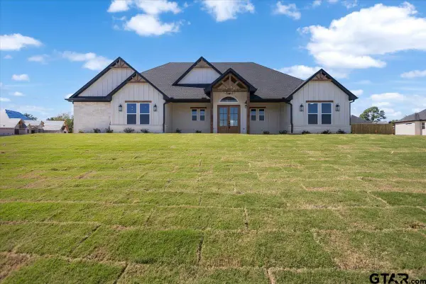 17027 Woodcrest Circle, Lindale, TX 75771
