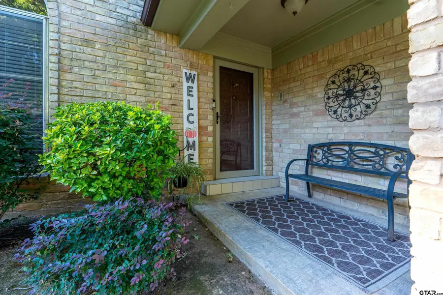 8 Sioux Ct, Longview, TX 75605 - #2