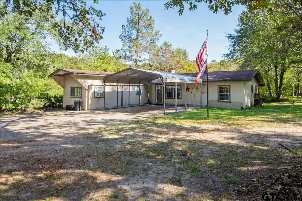2141 Christopher Dr, Chandler, TX 75758