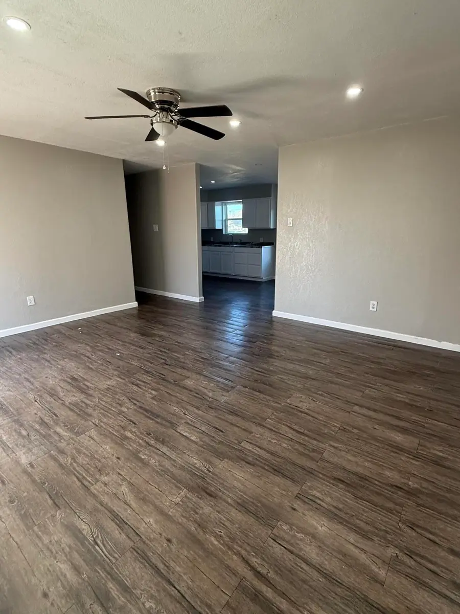 905 W 9th Street, Muleshoe, TX 79347 - #3