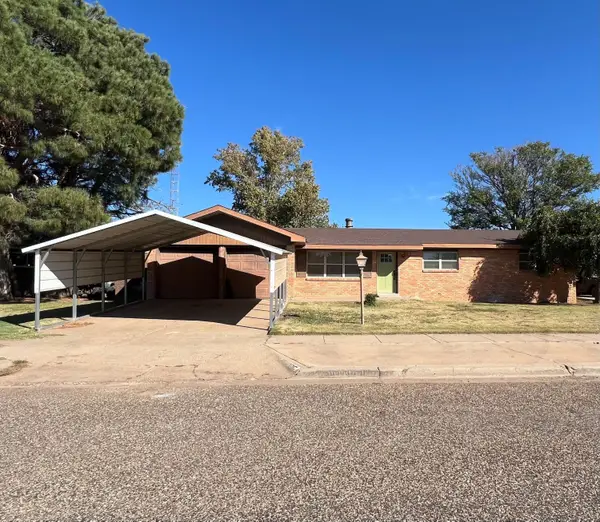 1005 NE 1st Street, Earth, TX 79031