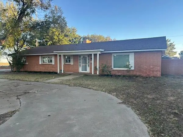 806 E Garfield Avenue, Morton, TX 79346