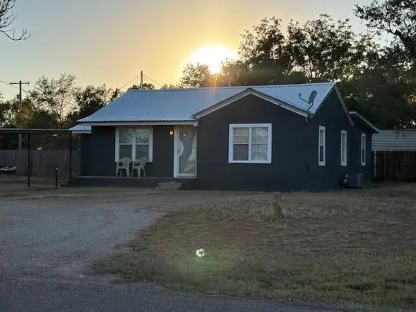 1429 Avenue L, Tahoka, TX 79373