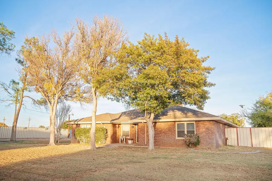 2917 Dove Lane, Denver City, TX 79323 - Image #2