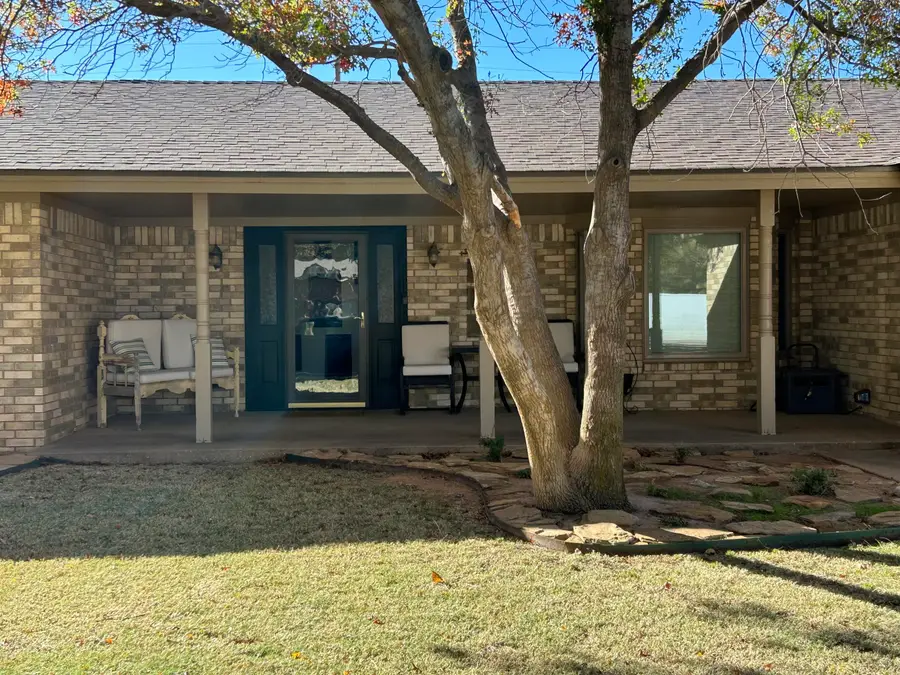 2036 Longhorn Drive, Levelland, TX 79336 - Image #2