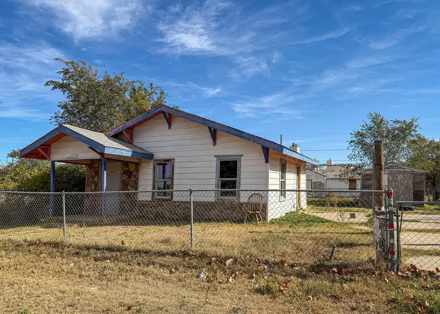 1204 Galveston Street, Plainview, TX 79072 - Image #2