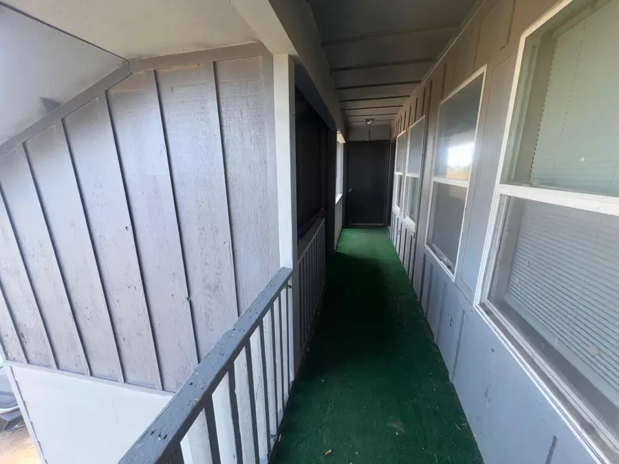 100 Pecos Place, Plainview, TX 79072 - Image #2