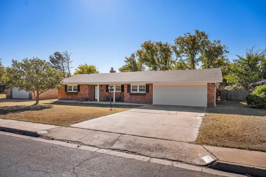 408 Hickory Street, Levelland, TX 79336 - Image #2