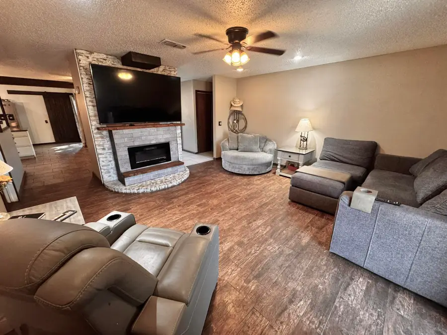 3908 Sides Street, Plainview, TX 79072 - Image #3