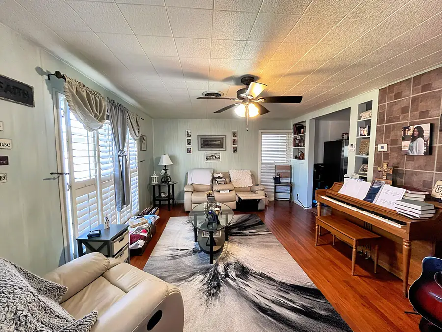 303 SW 11th Street, Seminole, TX 79360 - Image #2