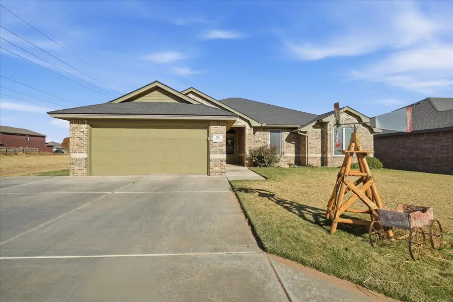 205 Hutcheson Avenue, Wolfforth, TX 79382 - Image #2