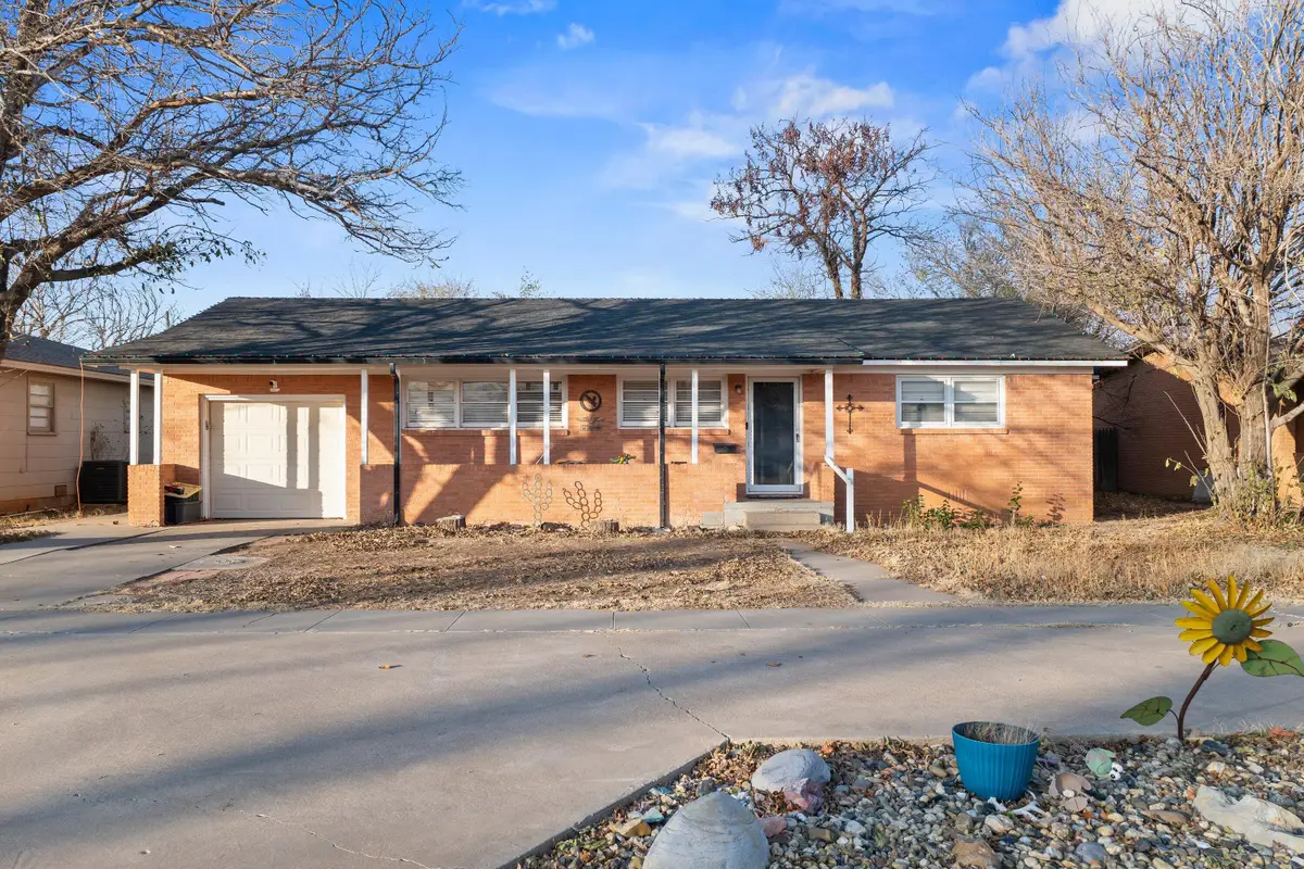 407 Pine Street, Levelland, TX 79336 - Image #1