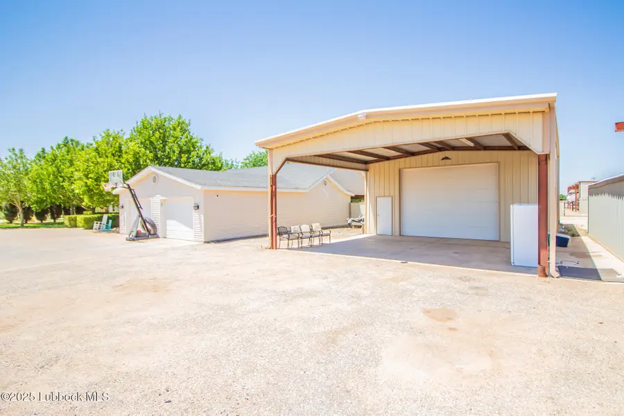 1319 N Cedar Street, Brownfield, TX 79316 - Image #2