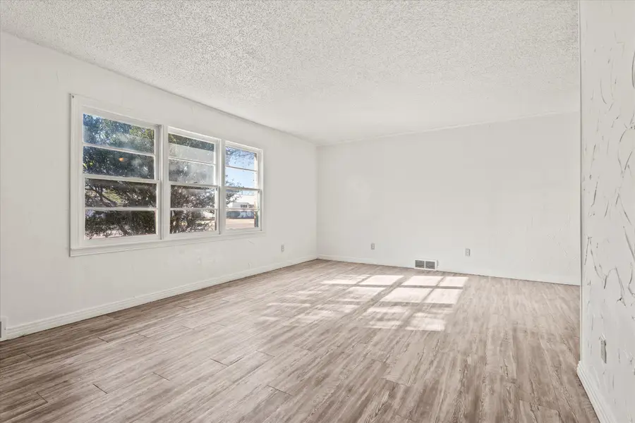 1105 E Cardwell Street, Brownfield, TX 79316 - Image #2