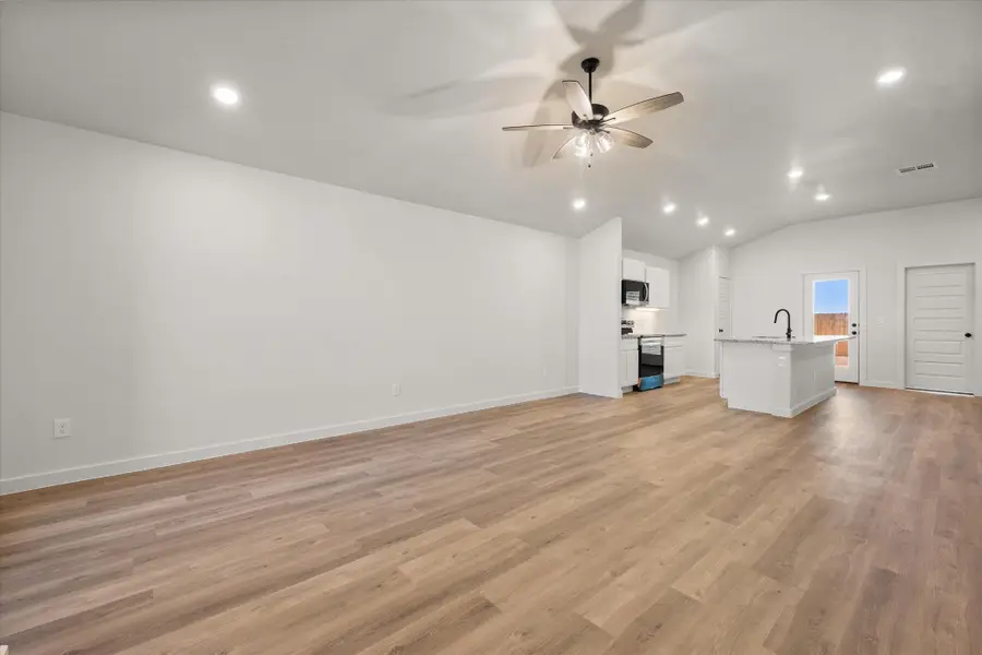 2404 Aberdeen Avenue, Wolfforth, TX 79382 - #3