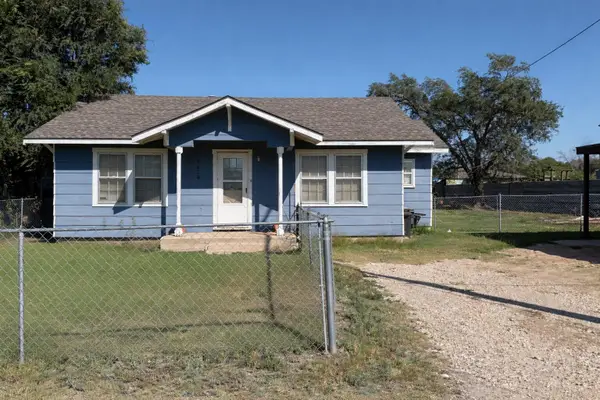 2410 Fisher Street, Plainview, TX 79072