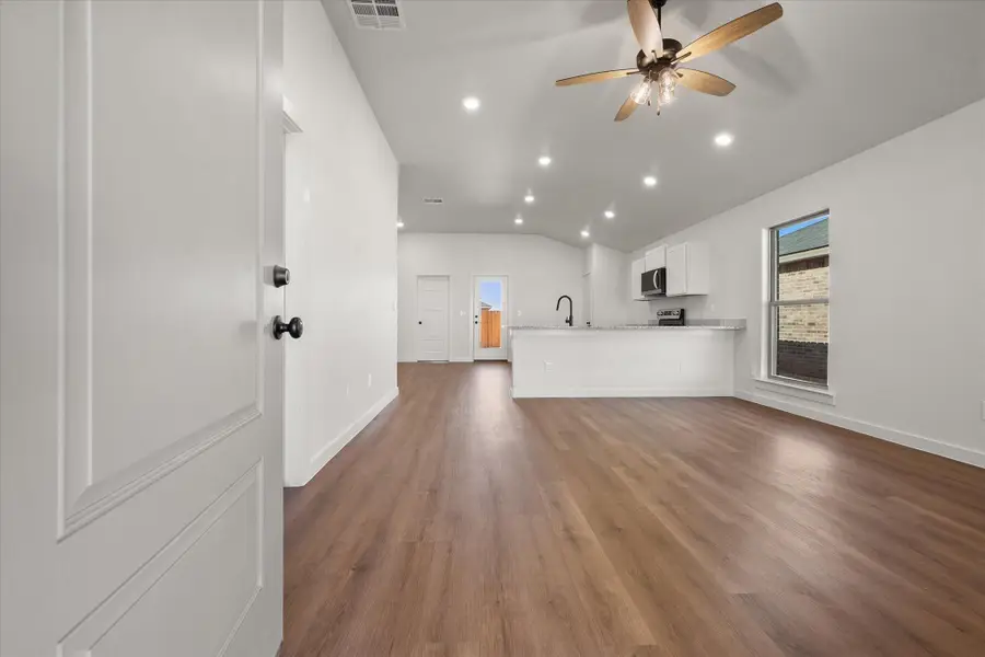 1305 N Chicago Avenue, Lubbock, TX 79416 - Image #2