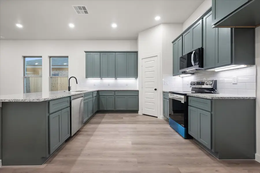 2402 Aberdeen Avenue, Wolfforth, TX 79382 - Image #3