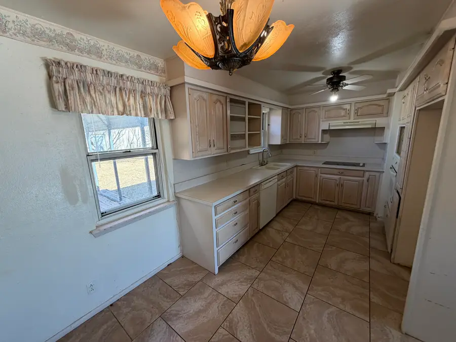 1010 W Hockley Street, Slaton, TX 79364 - Image #3