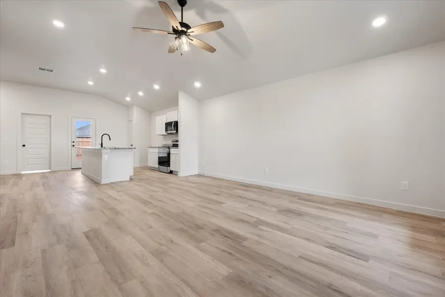 2409 Aberdeen Avenue, Wolfforth, TX 79382 - Image #3