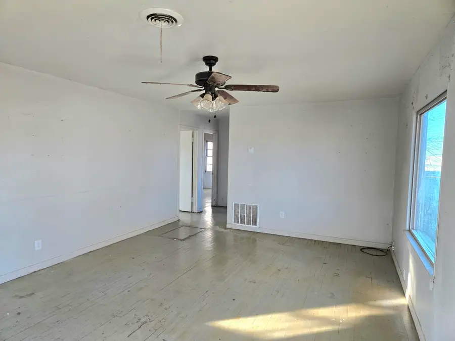 615 N Donley Avenue, Tulia, TX 79088 - Image #3