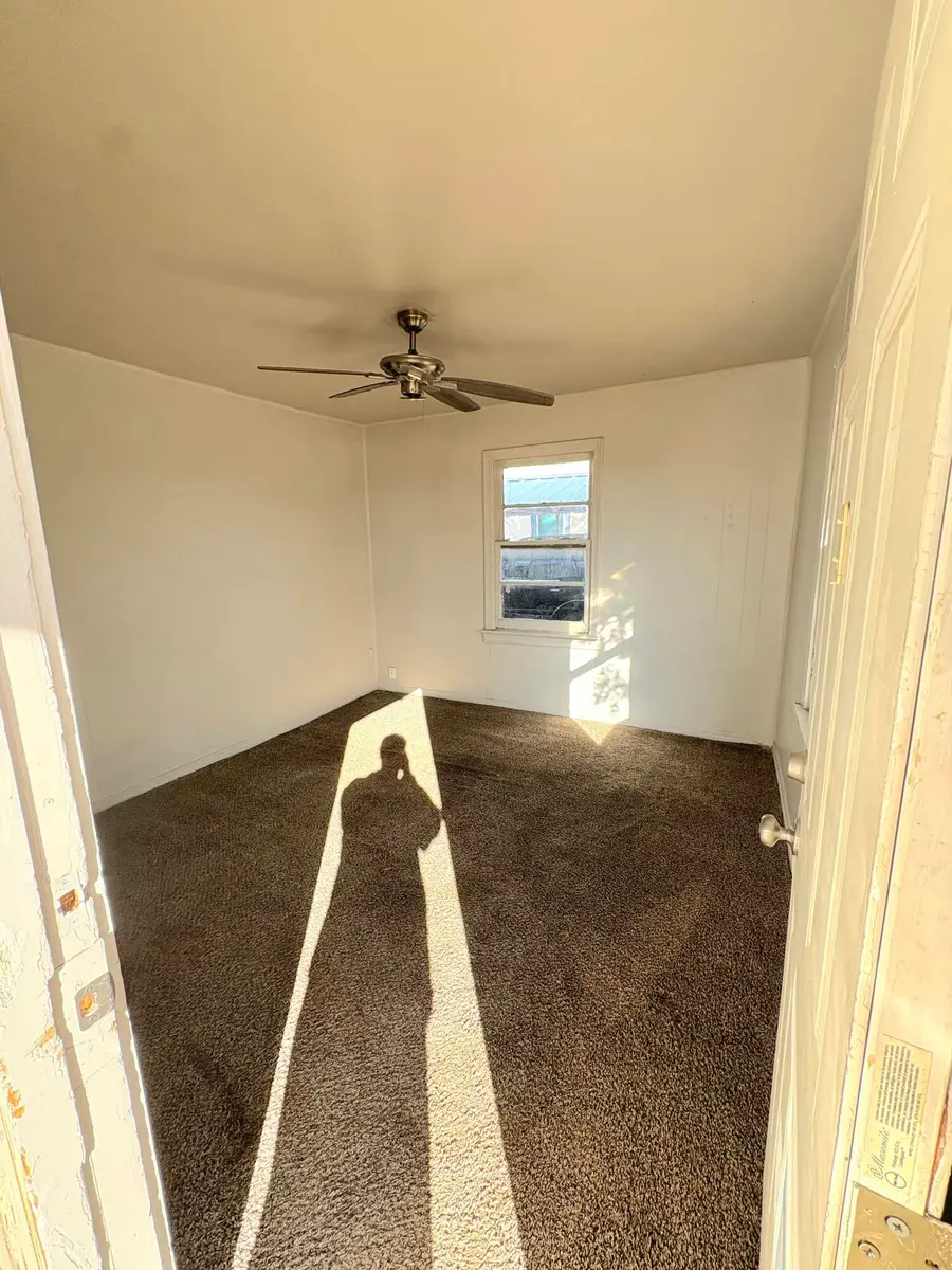 303 N Gaines Avenue, Tulia, TX 79088 - Image #2