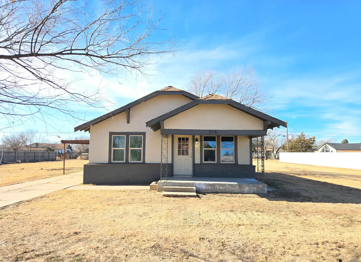 315 N Floyd Avenue, Tulia, TX 79088 - Image #1