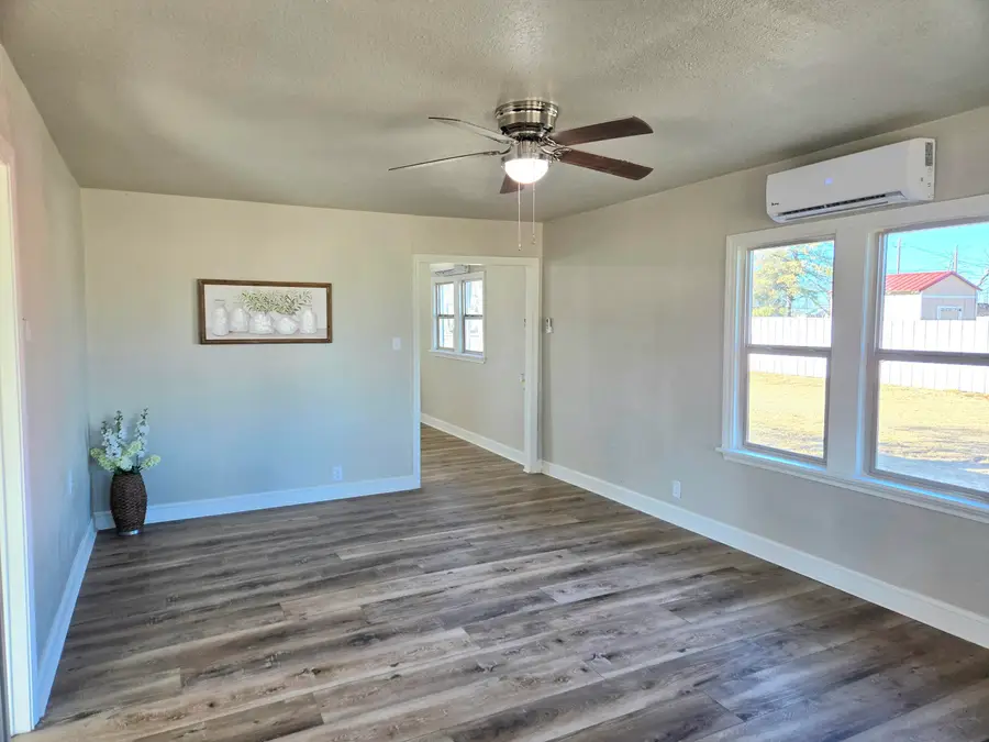 315 N Floyd Avenue, Tulia, TX 79088 - Image #3